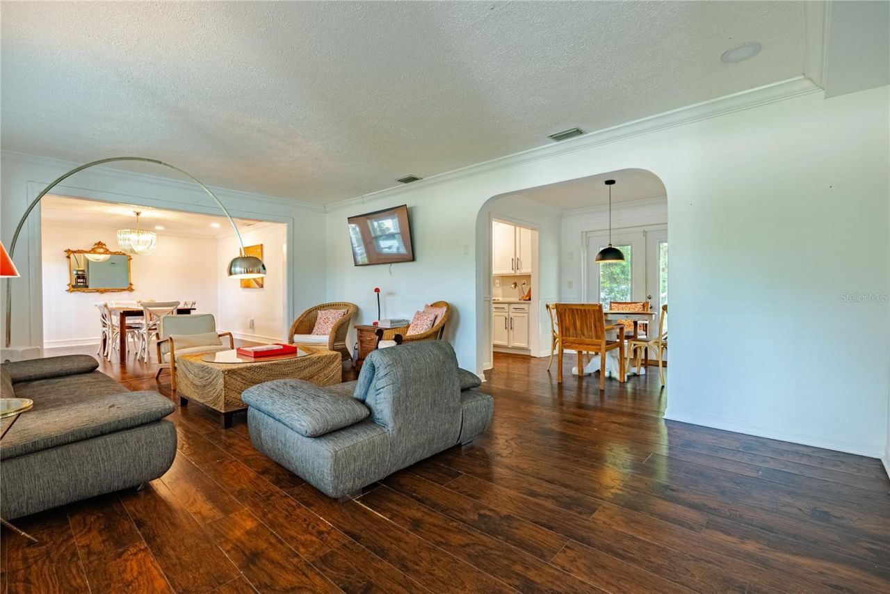 401 Bullard Parkway , Temple Terrace, FL 33617 Photo