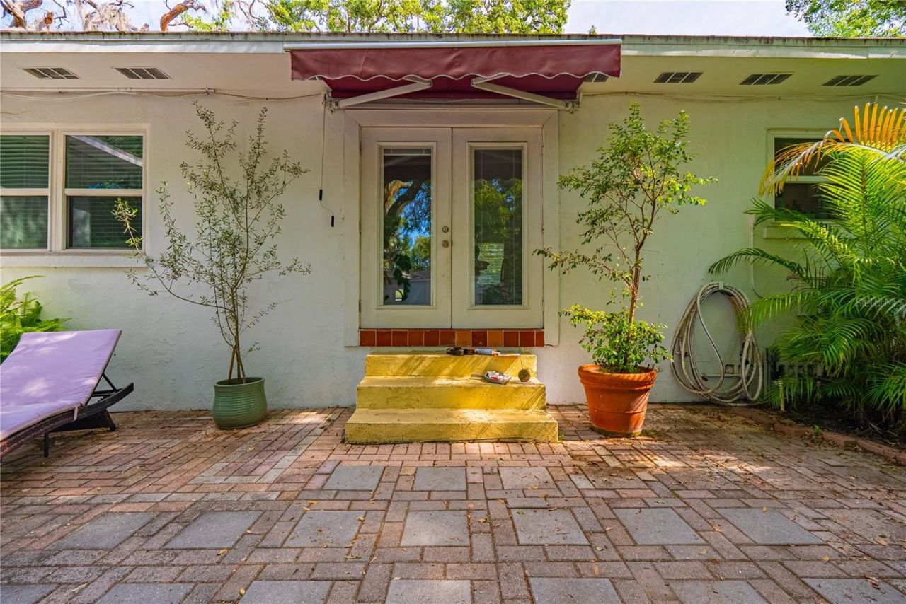 401 Bullard Parkway , Temple Terrace, FL 33617 Photo