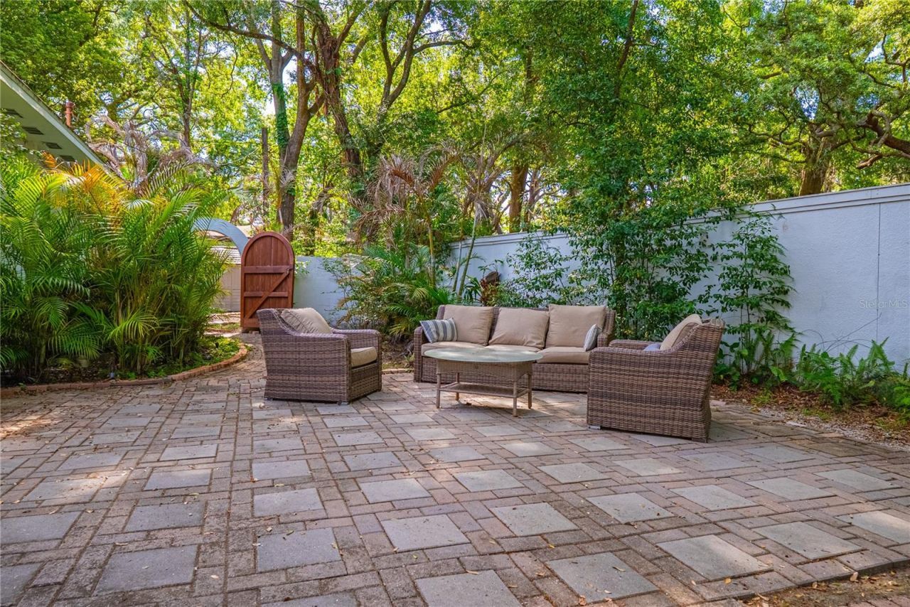 401 Bullard Parkway , Temple Terrace, FL 33617 Photo