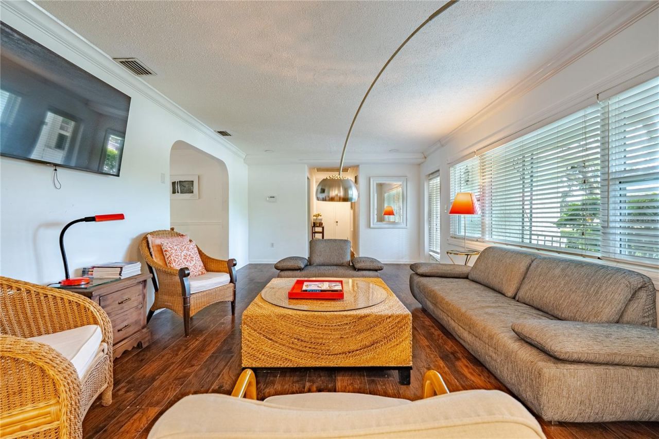 401 Bullard Parkway , Temple Terrace, FL 33617 Photo