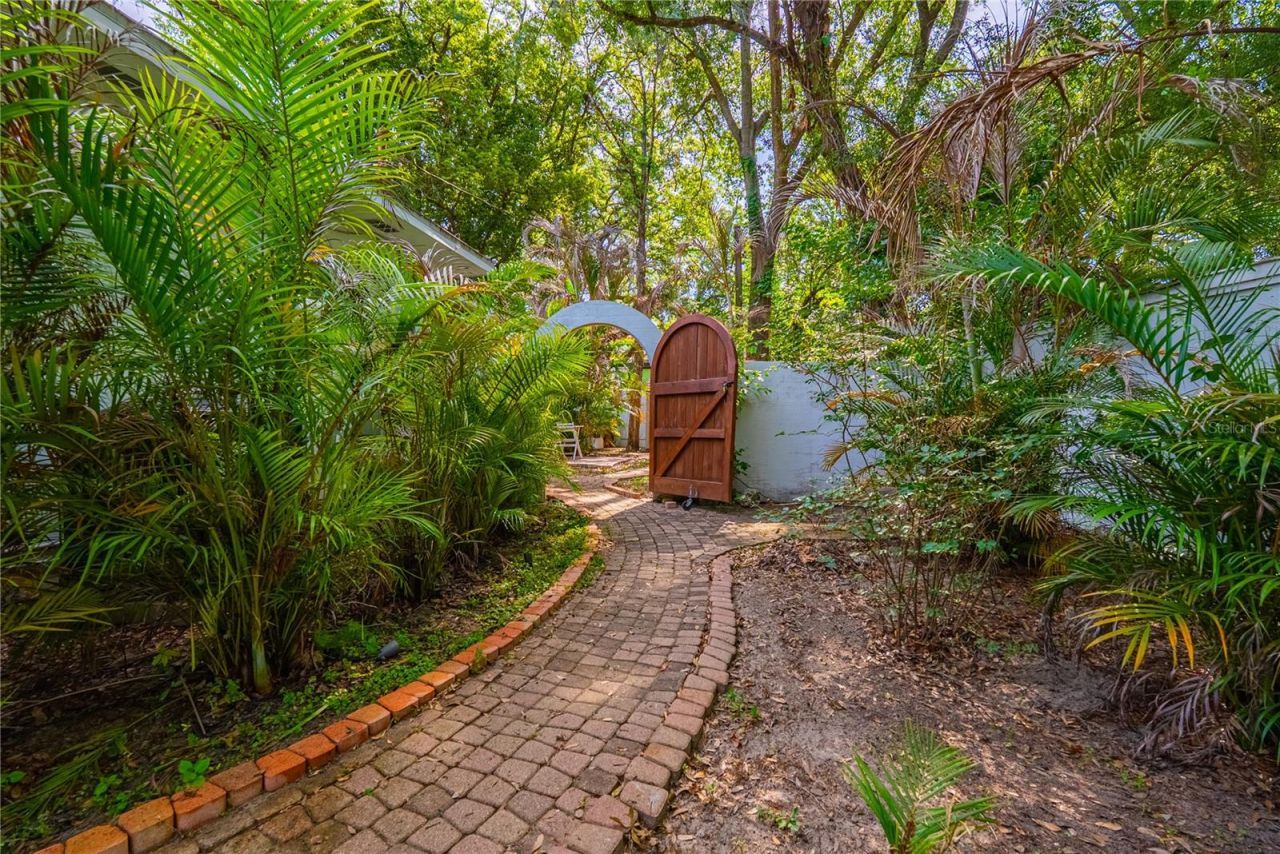 401 Bullard Parkway , Temple Terrace, FL 33617 Photo
