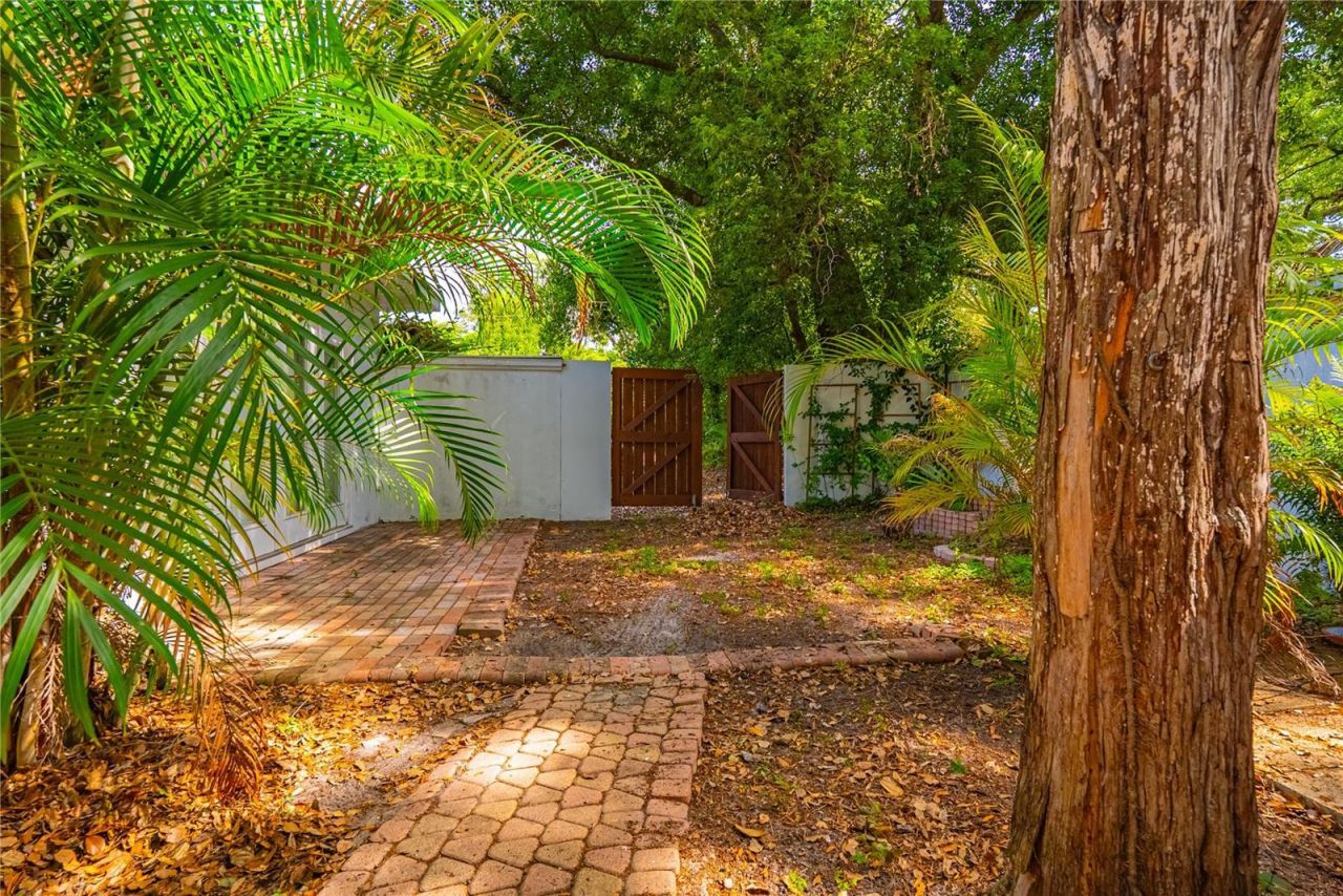 401 Bullard Parkway , Temple Terrace, FL 33617 Photo