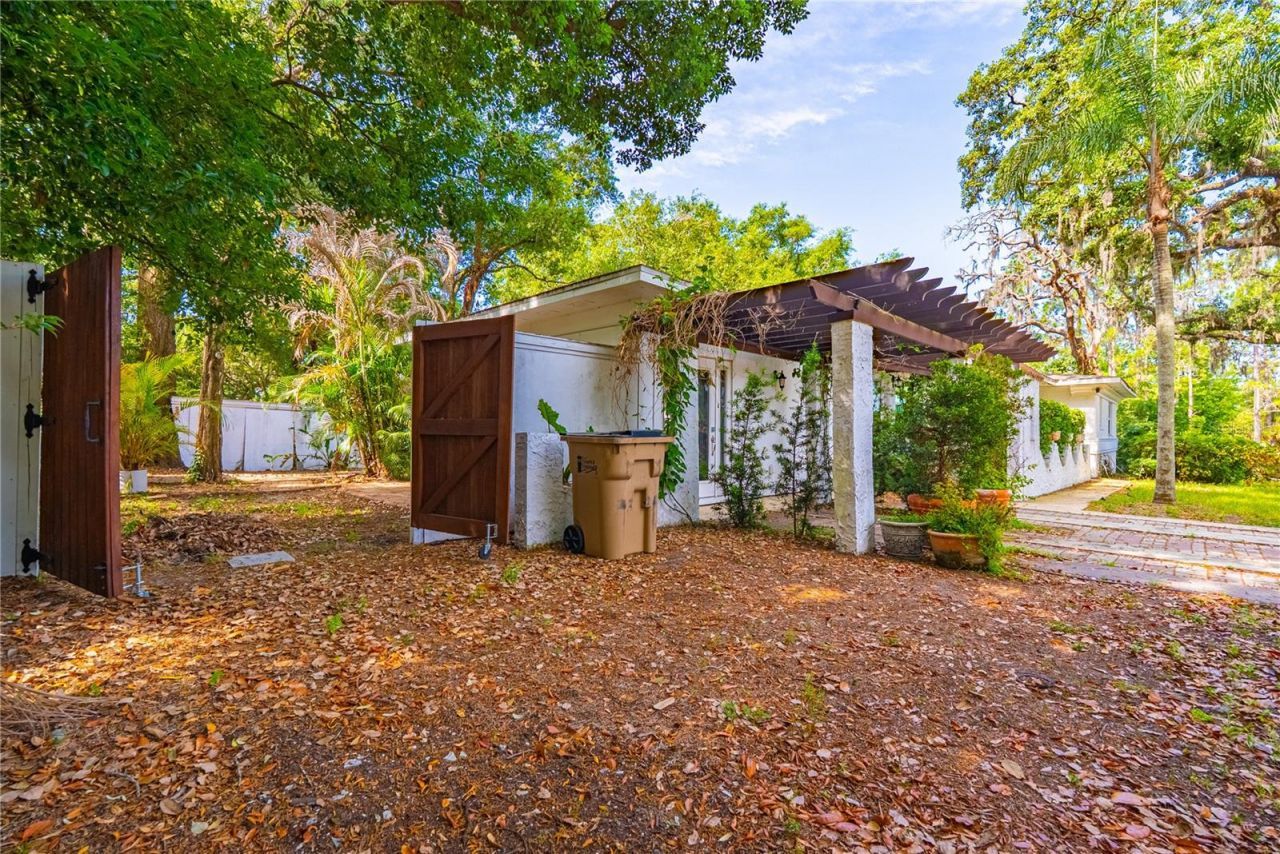 401 Bullard Parkway , Temple Terrace, FL 33617 Photo