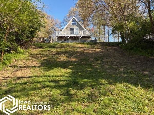 4082,4084,4086 Lakeshore Drive, Brooklyn, IA 52211