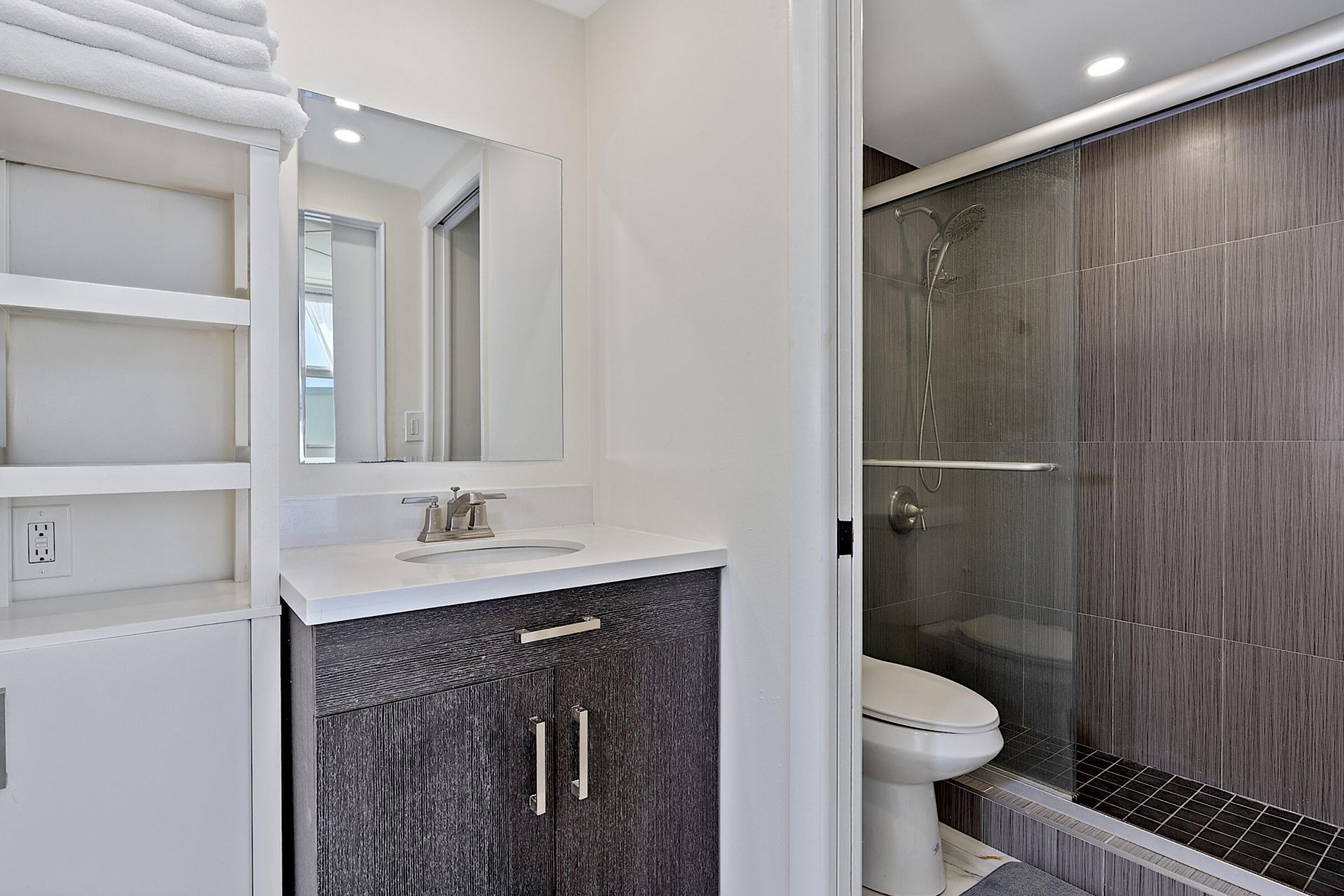 1200 N Fort Lauderdale Beach Boulevard, Unit 204, Fort Lauderdale, FL 33304 Photo