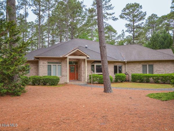11 Canterbury Circle, Pinehurst, NC 28374