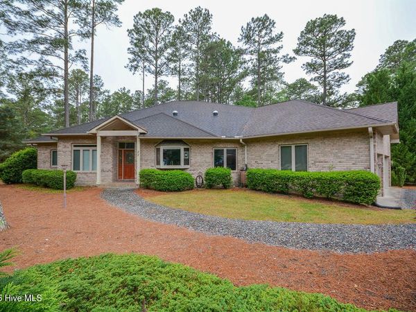 11 Canterbury Circle, Pinehurst, NC 28374