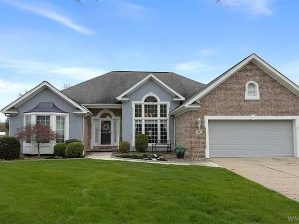 27 Button Bush Court , Buffalo, NY 14228
