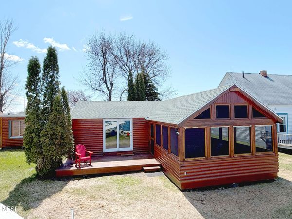 272 E LAKESHORE DRIVE, Waubay, SD 57273