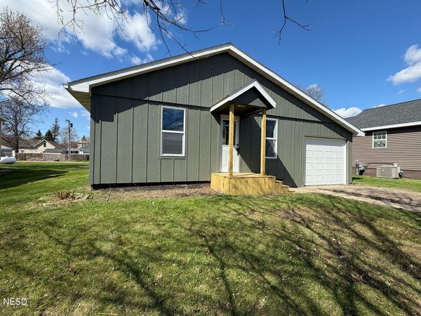 407 PHEASANT AVENUE, Hayti, SD 57241