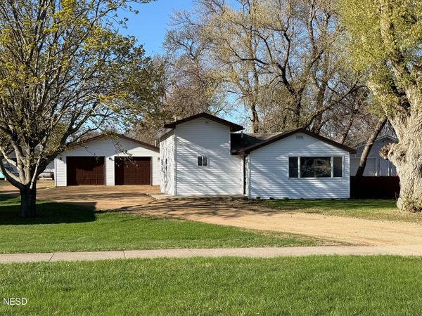 802 1ST AVENUE NE, Watertown, SD 57201