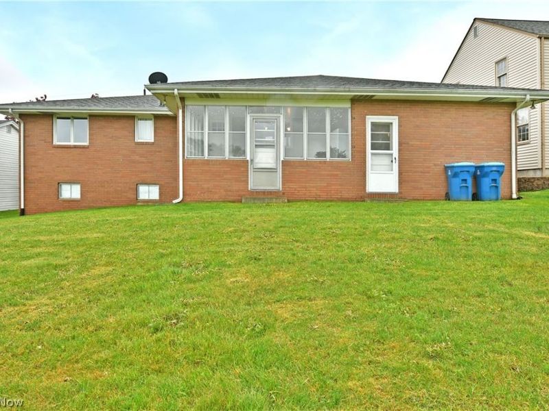 499 W Harvey Street, Struthers, OH 44471 Photo 2