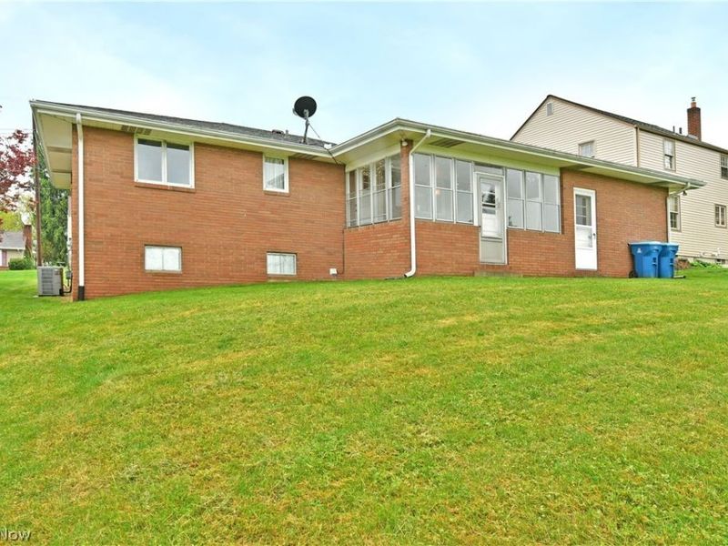 499 W Harvey Street, Struthers, OH 44471 Photo 4