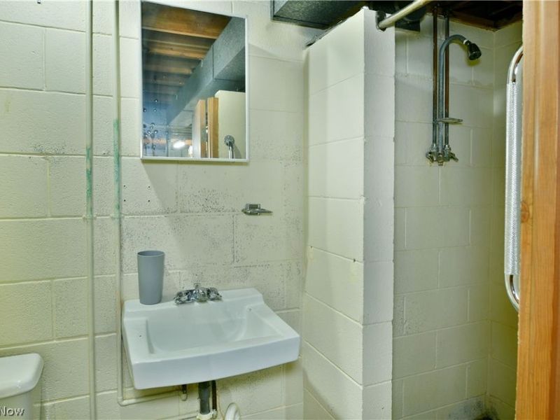 499 W Harvey Street, Struthers, OH 44471 Photo 41