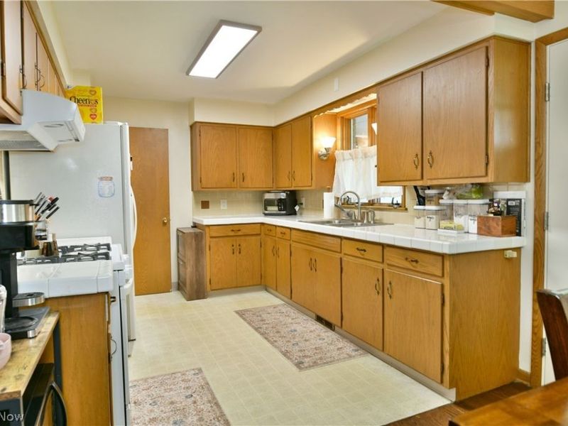 499 W Harvey Street, Struthers, OH 44471 Photo 8