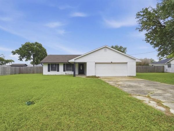 6519 Meadow Ridge Lane, Lake Charles, LA 70605