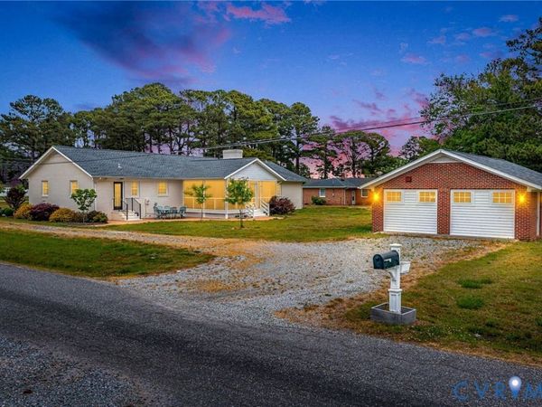 1028 Timberneck Road , Deltaville, VA 23043