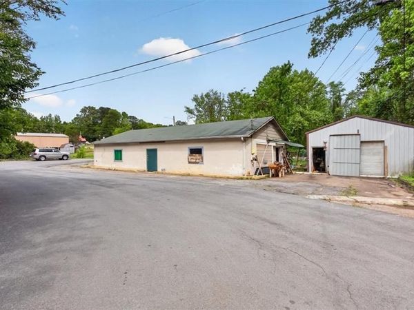 79 Jones Street , Jasper, GA 30143