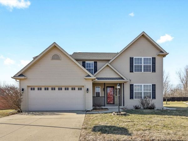 705 Bergamot Street , Savoy, IL 61874