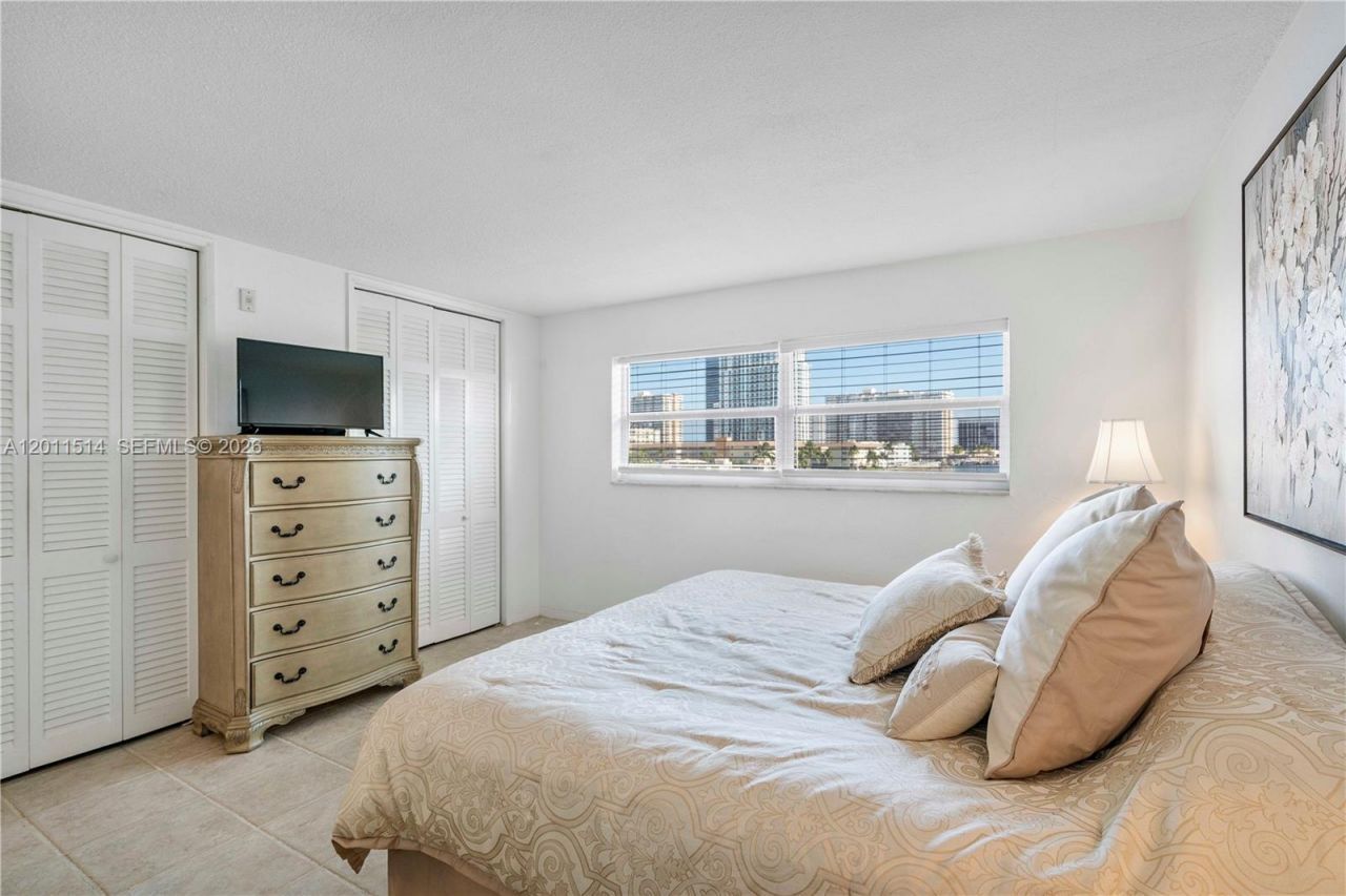 2600 Diana Dr, Unit 311, Hallandale Beach, FL 33009 Photo
