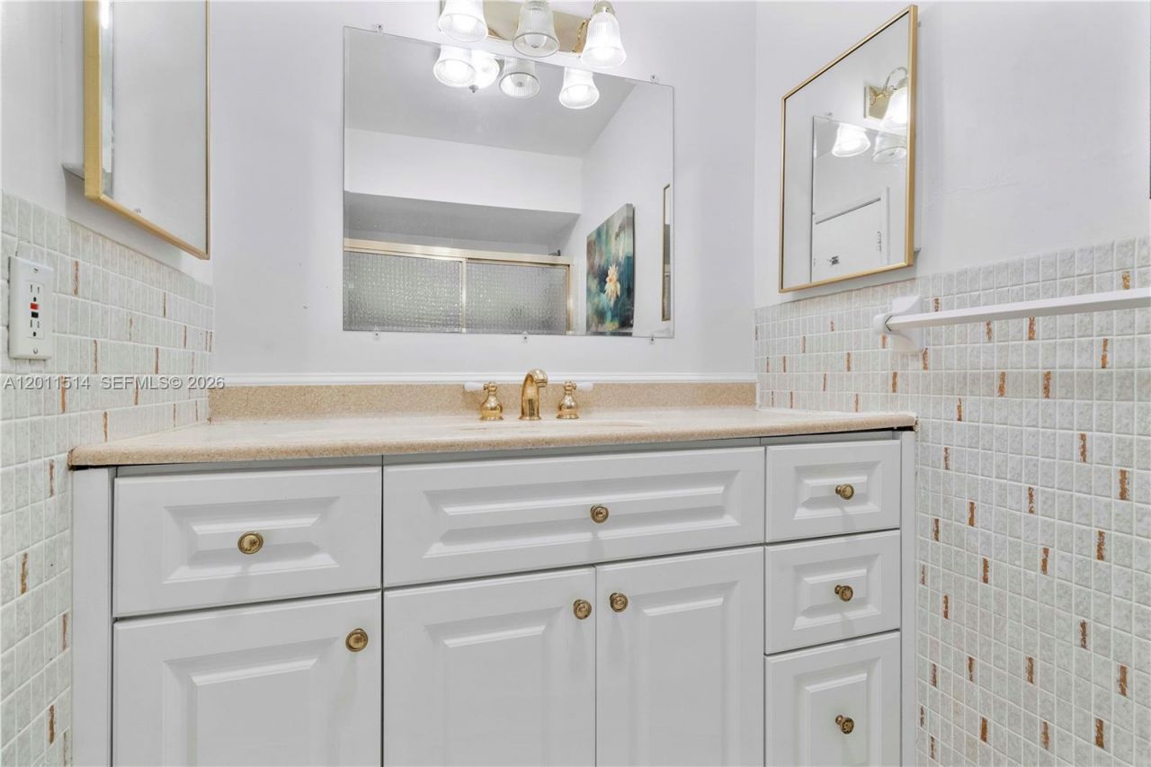 2600 Diana Dr, Unit 311, Hallandale Beach, FL 33009 Photo
