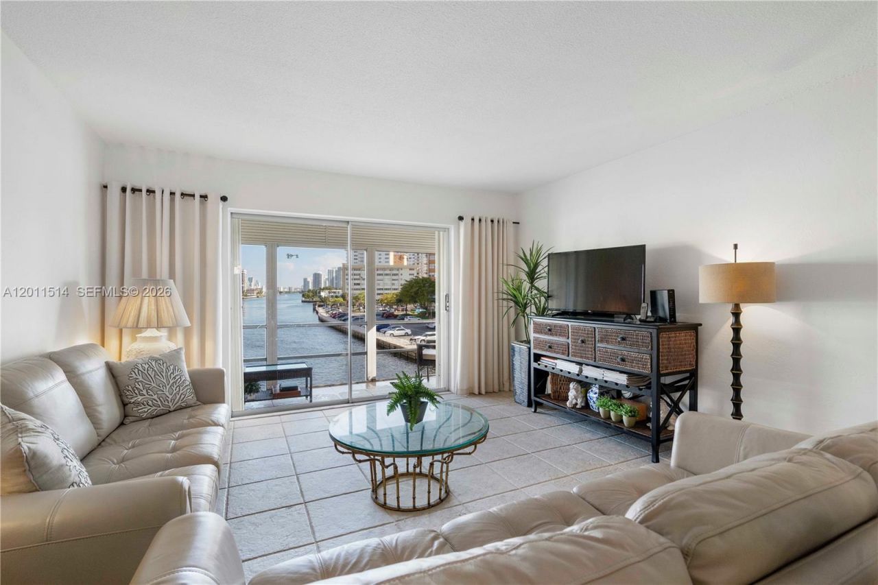 2600 Diana Dr, Unit 311, Hallandale Beach, FL 33009 Photo