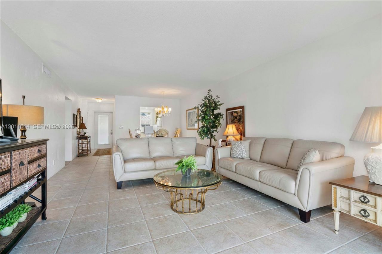 2600 Diana Dr, Unit 311, Hallandale Beach, FL 33009 Photo