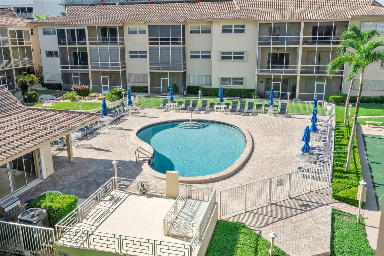 2600 Diana Dr, Unit 311, Hallandale Beach, FL 33009 Photo