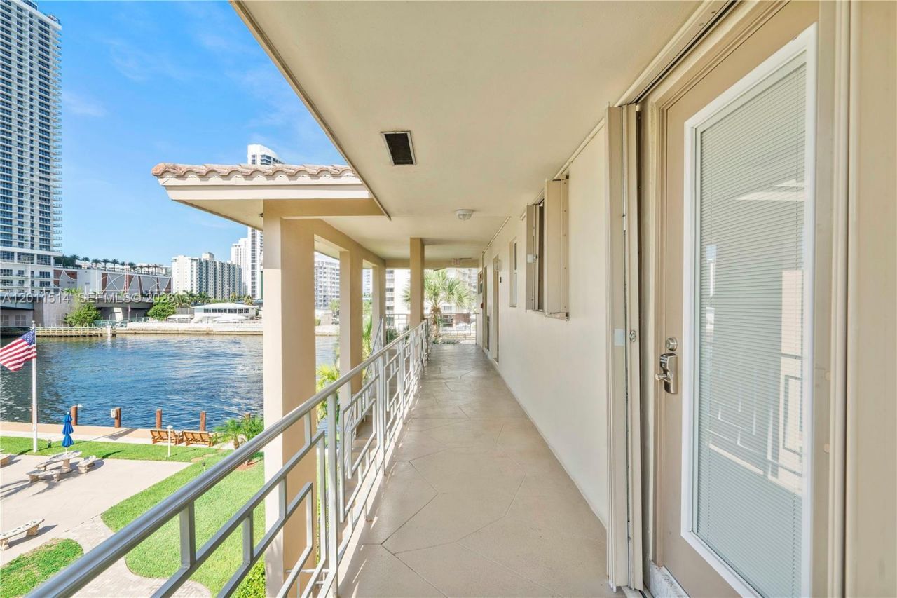 2600 Diana Dr, Unit 311, Hallandale Beach, FL 33009 Photo