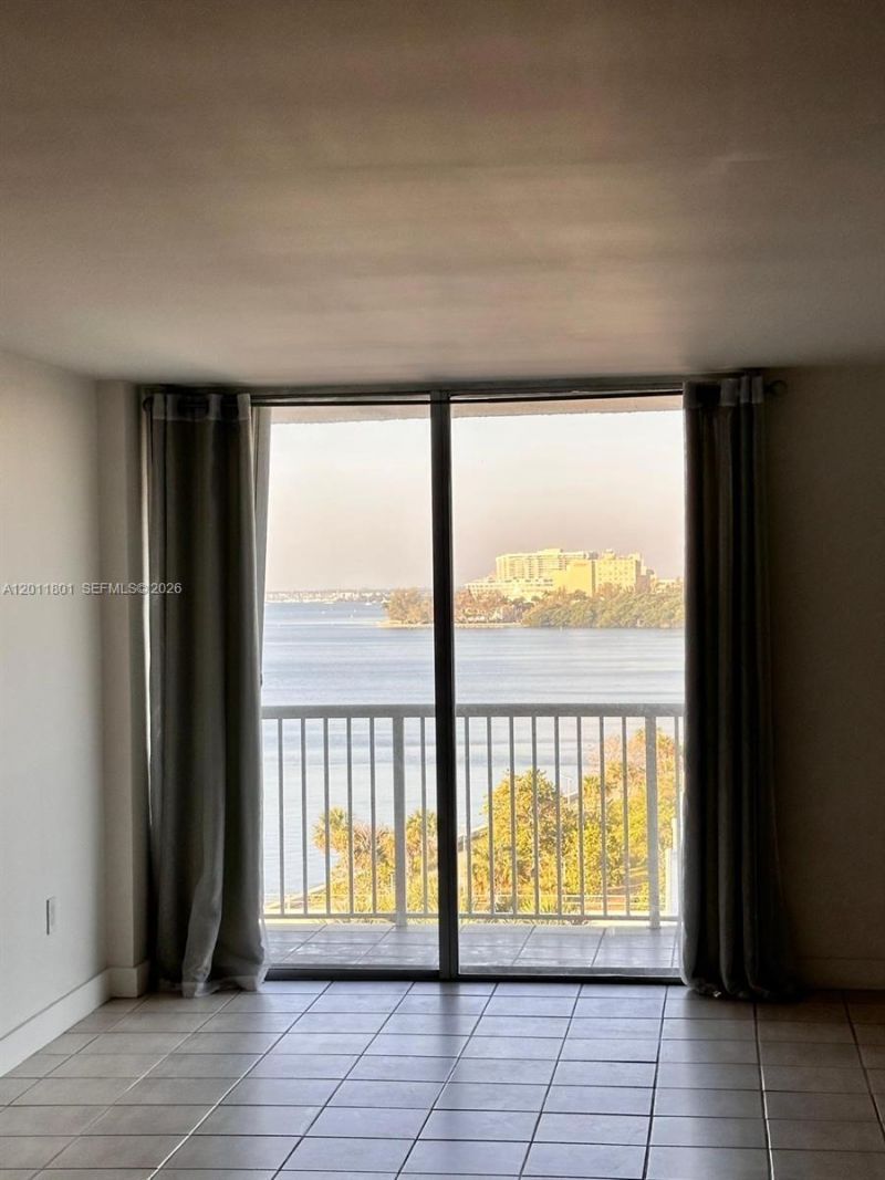 150 SE 25th Rd , Unit 8i, Miami, FL 33129 Photo