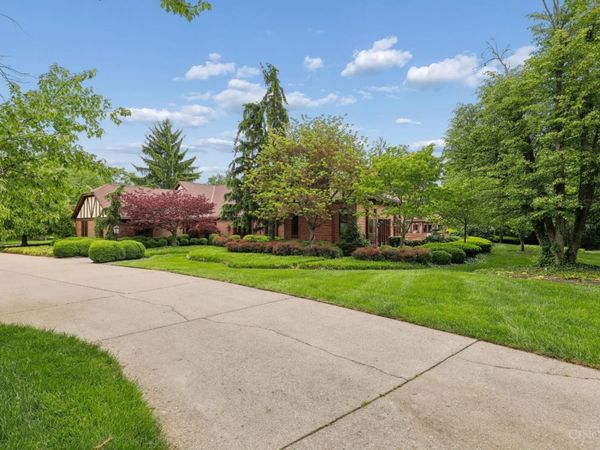 9 Little Creek Lane, Glendale, OH 45246