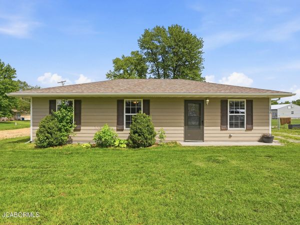 102 CHEVY CHASE LANE, New Bloomfield, MO 65063