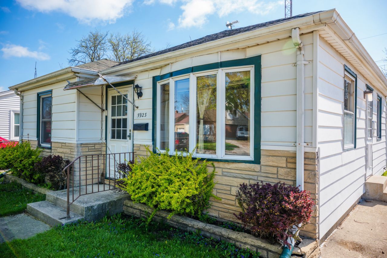5923 44th Avenue, Kenosha, WI 53144 Main Photo