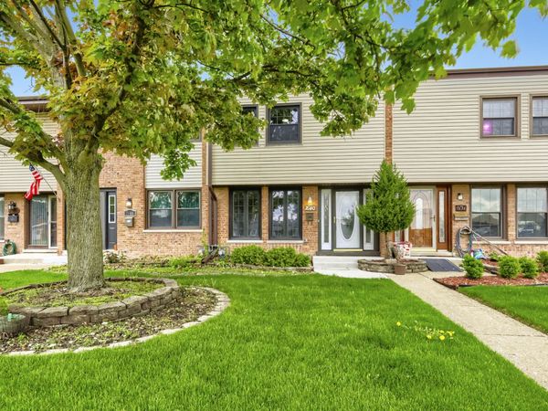 7640 Cork Avenue , Justice, IL 60458