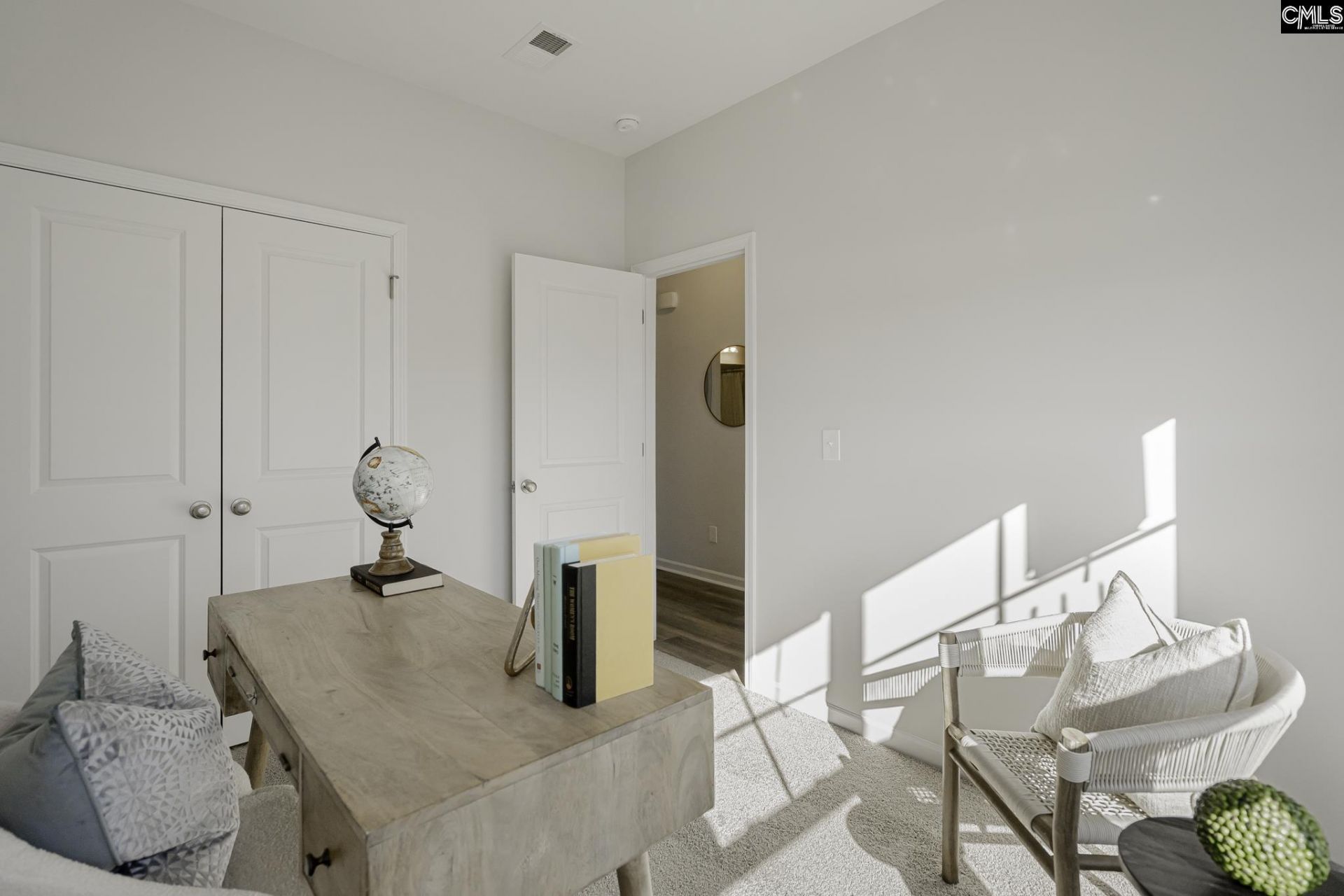 503 Bogarde Terrace  Photo 6