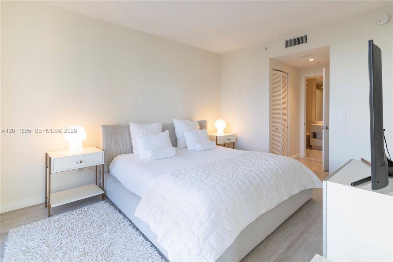55 SW 9th St , Unit 3404, Miami, FL 33130 Photo