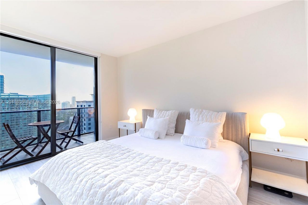 55 SW 9th St , Unit 3404, Miami, FL 33130 Photo
