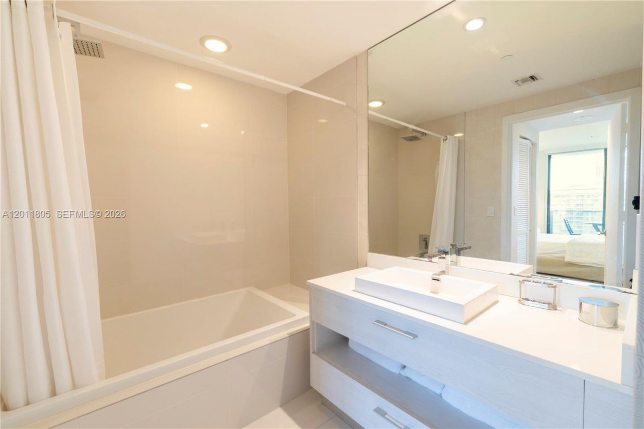 55 SW 9th St , Unit 3404, Miami, FL 33130 Photo