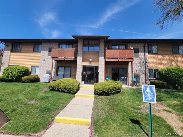 7414 MANOR Circle, Westland, MI 48185