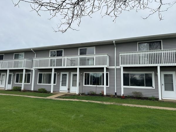 17444 W Walnut Lane , Gurnee, IL 60031