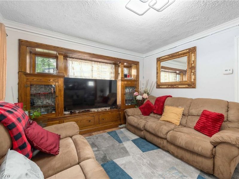 10801 Parkhurst Drive, Cleveland, OH 44111 Photo 12