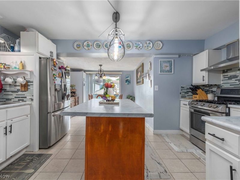 10801 Parkhurst Drive, Cleveland, OH 44111 Photo 17