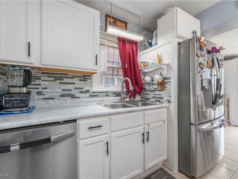 10801 Parkhurst Drive, Cleveland, OH 44111 Photo 18