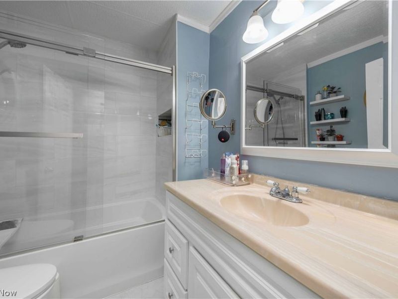 10801 Parkhurst Drive, Cleveland, OH 44111 Photo 30