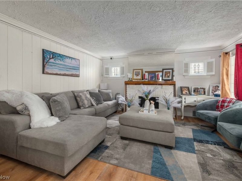 10801 Parkhurst Drive, Cleveland, OH 44111 Photo 8