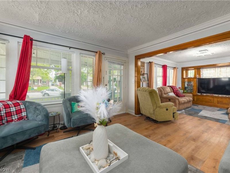 10801 Parkhurst Drive, Cleveland, OH 44111 Photo 9