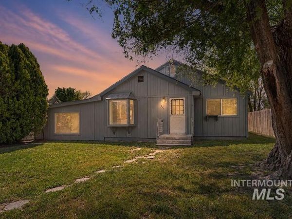 215 W Arizona Ave, Homedale, ID 83628
