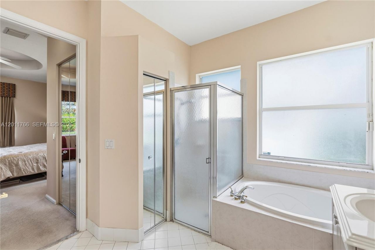 980 SW 171st Ter, Pembroke Pines, FL 33027 Photo