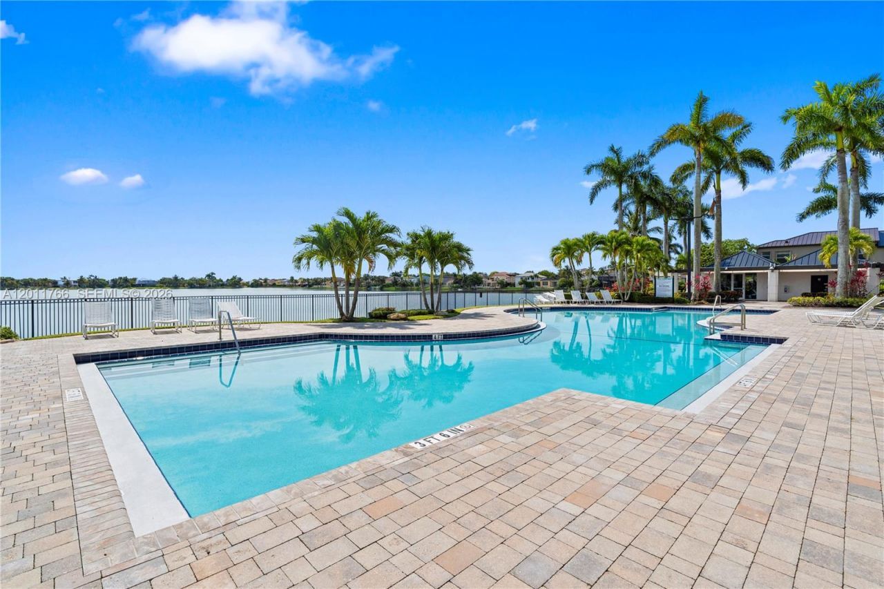 980 SW 171st Ter, Pembroke Pines, FL 33027 Photo