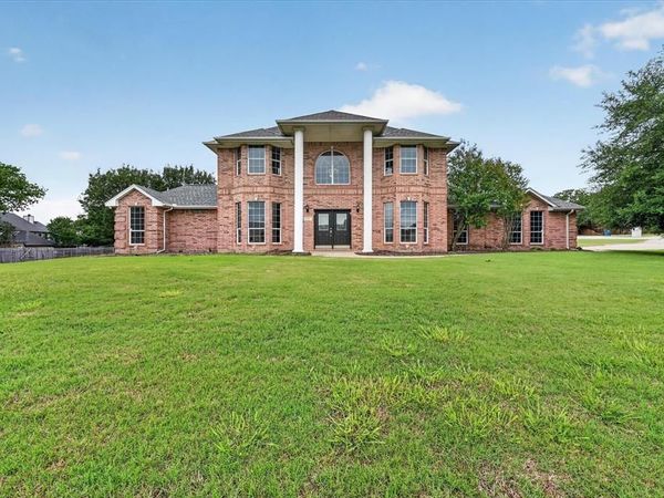 2212 Summit Drive , Burleson, TX 76028